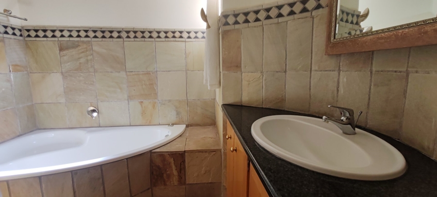 4 Bedroom Property for Sale in WestLake Country Safari Estate North West